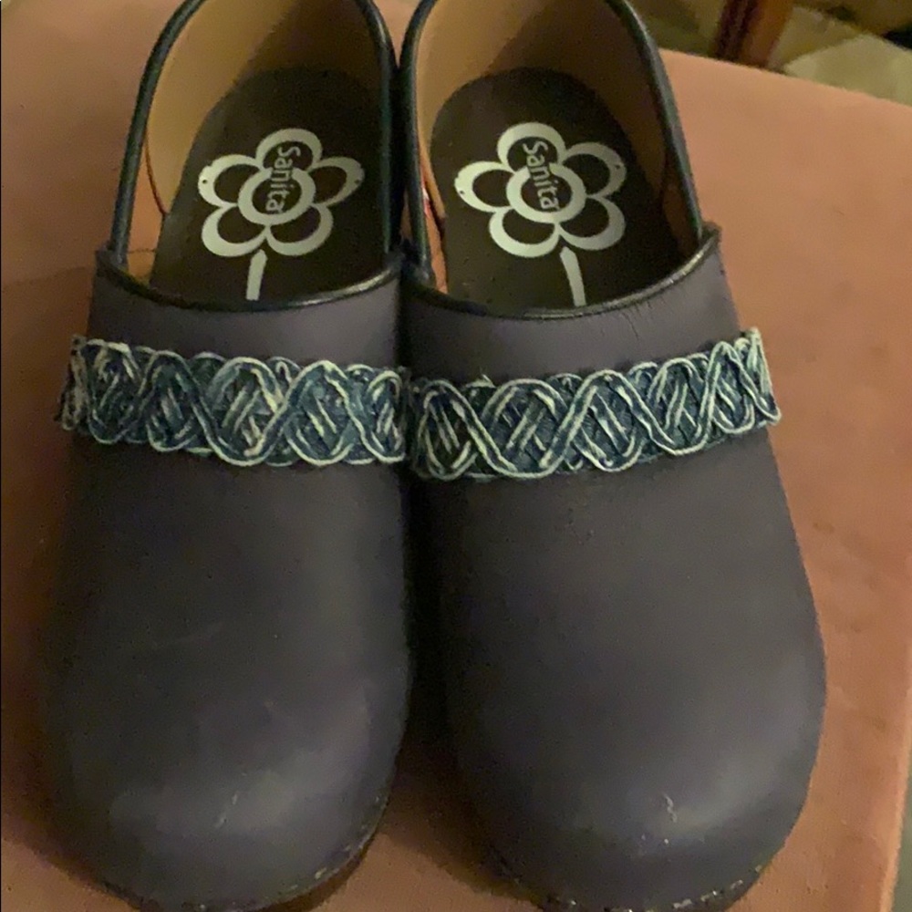Shoes size 6